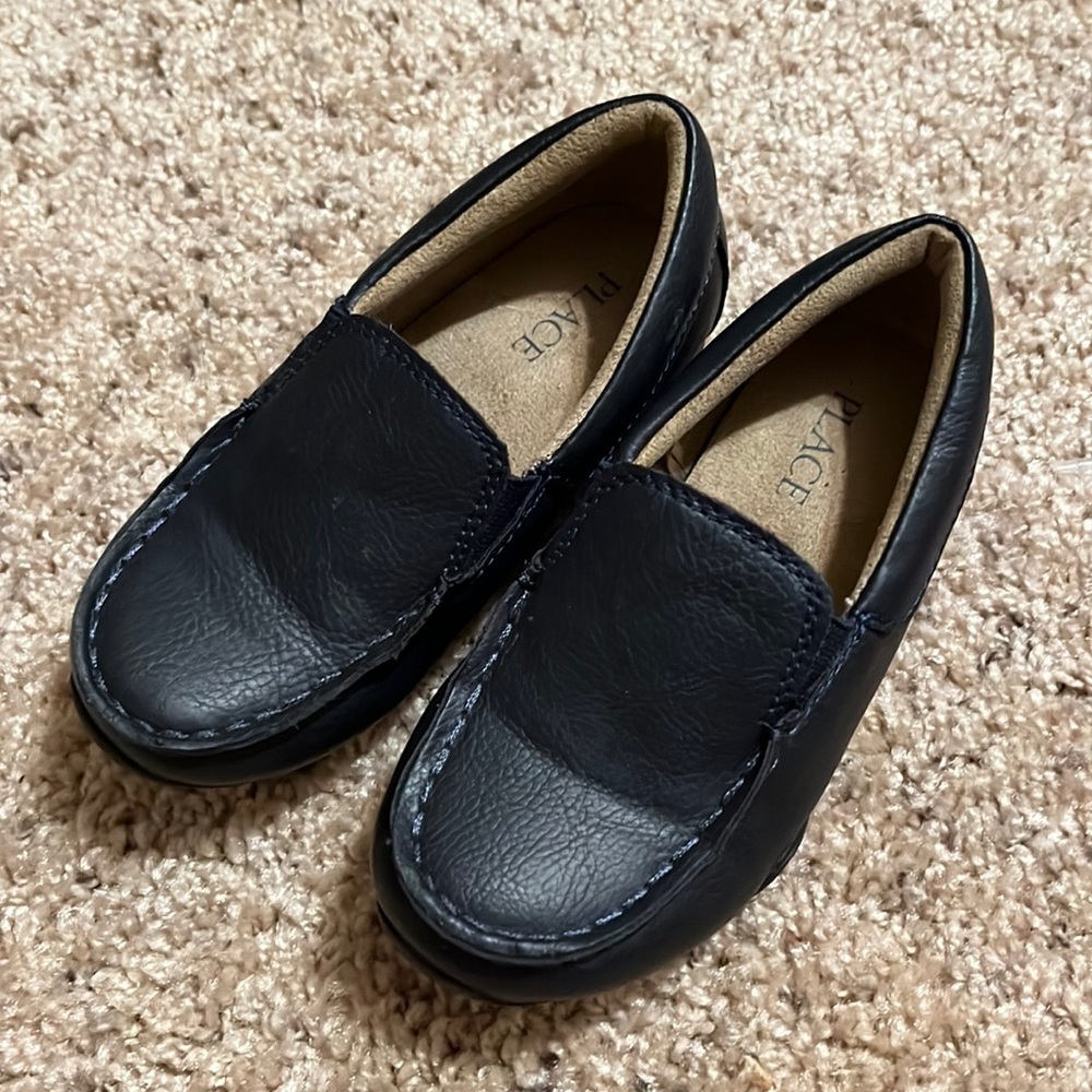 Children’s place size 10 boys navy blue loafer dress shoe EUC no tags